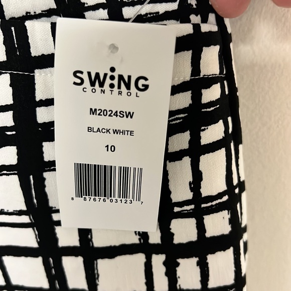 Women’s Brand: SWING Golf Shorts with Tummy Control - Picture 3 of 15